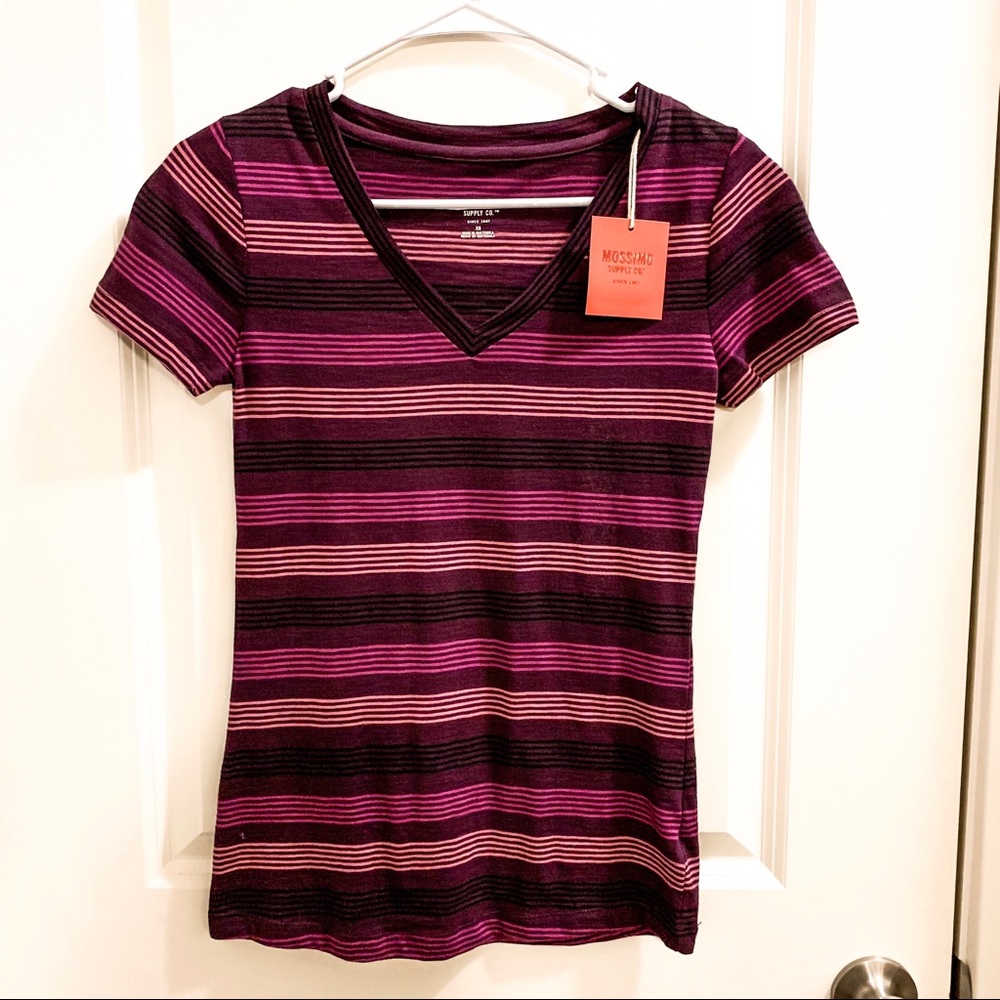 NWT Mossimo V-neck T Shirt